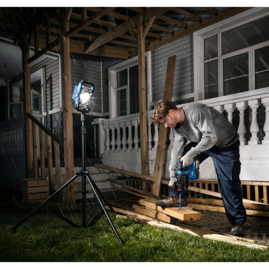 BOSCH GLI 18V-3000 Professional Cordless Work Lamp. Jobsite Light. 3000lumens. IP64. Flood Light